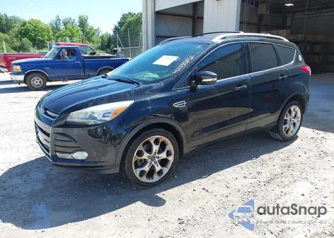 2013 Ford Escape Titanium z USA, uszkodzony, nr VIN 1FMCU0J98DUD67236